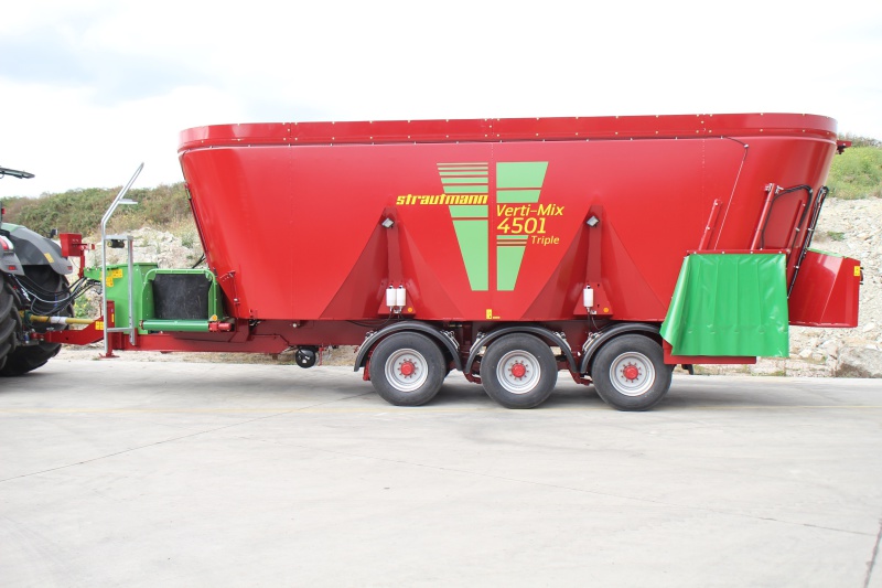Strautmann-launches-triple-auger-mixers-5232161_0