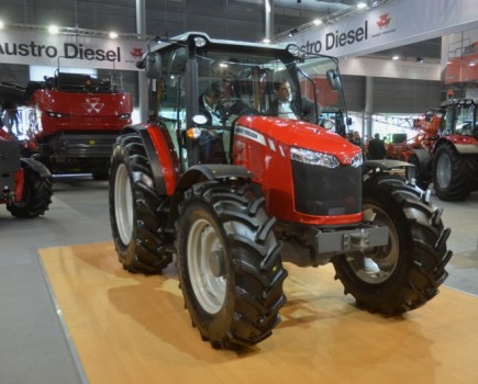 TechAgro-MF-Global-tractor-power-rises-to-130hp-2923102_0