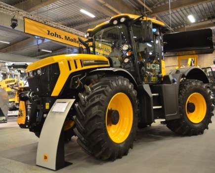 Tractors-on-display-at-Danish-show-5931053_0