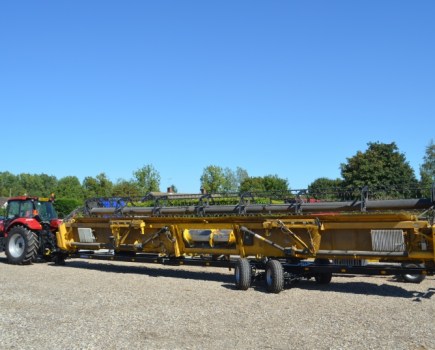 Trailer-for-widest-combine-cutterbars-8941504_0