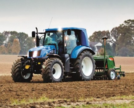 UK-debut-for-New-Holland-s-methane-tractor-3606453_0
