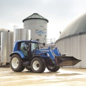 UK-debut-for-New-Holland-s-methane-tractor-3606453_1