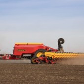 Vaederstad-establishes-new-maize-drilling-record-8102676_0