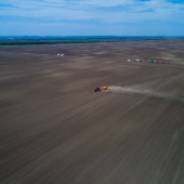 Vaederstad-establishes-new-maize-drilling-record-8102676_1