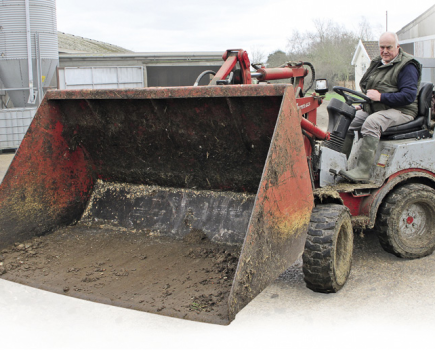 Weidemann-Small-loaders-on-the-farm-LSTK-5-2012