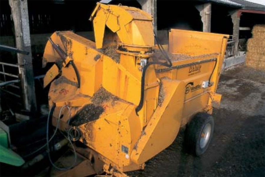 WestMac Belair EPS 2045 feeder/bedder driving impression