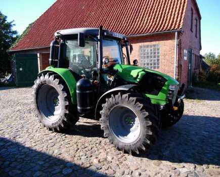 Work-continues-with-gas-powered-tractor-8417178_0