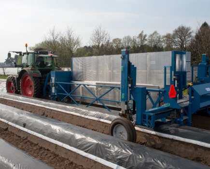 World-s-first-asparagus-harvesting-robot-8313163_0