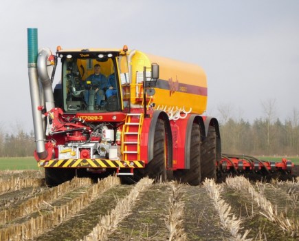 World-s-most-powerful-self-propelled-slurry-machine-8034345_0