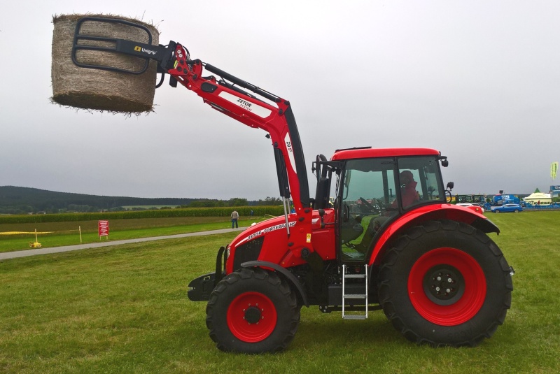 Zetor-tractor-loaders-made-in-Sweden-8700779_0