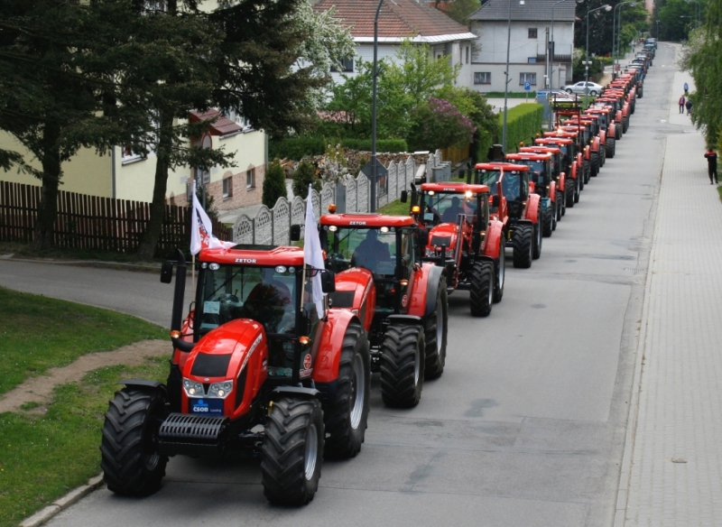 Zetor-tractor-show-covers-25-699km-2821323_0