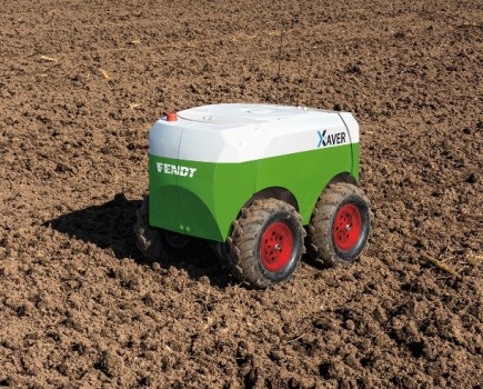Prize-for-Fendt-Xaver-at-robotics-awards-9141103_0