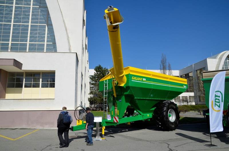 TechAgro-2018-Gigant-chaser-bin-9152703_0