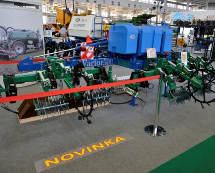 TechAgro-2018-Potato-liquid-fertiliser-applicator-9152766_0