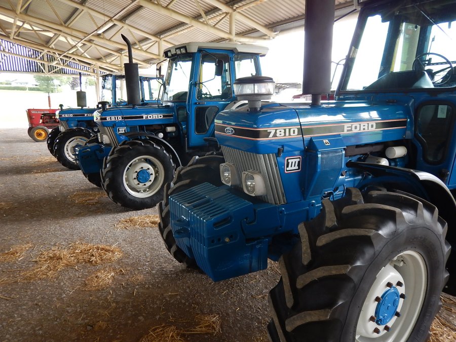 Ford 7810