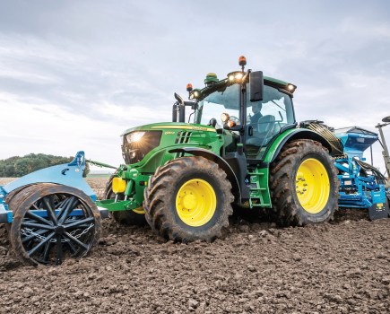 john_deere_6r_series_tractor_range_with_commandpro_option_b