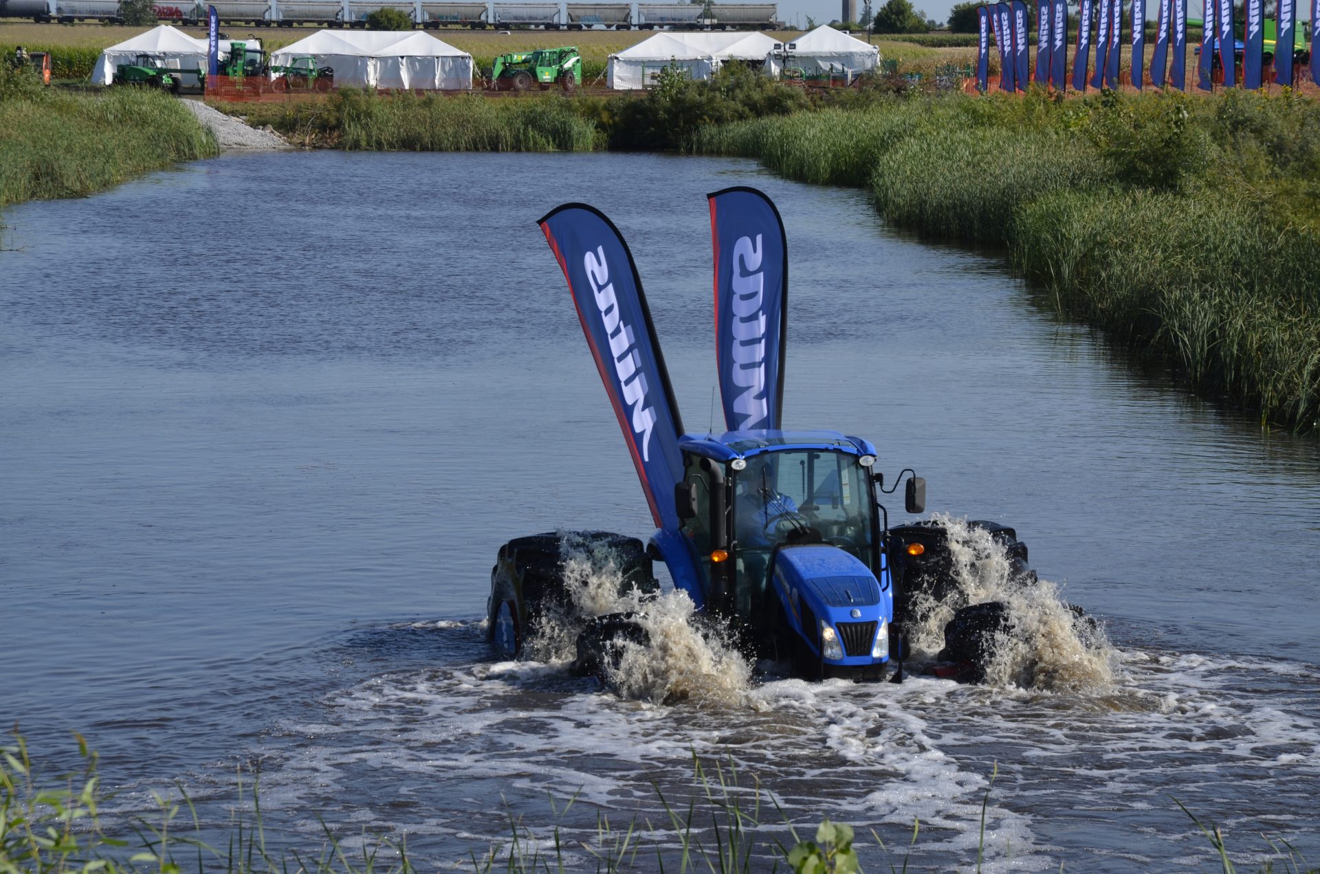 FPS 18: Floating New Holland T4 - Profi