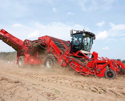 Grimme Ventor 4150 self-propelled potato harvester