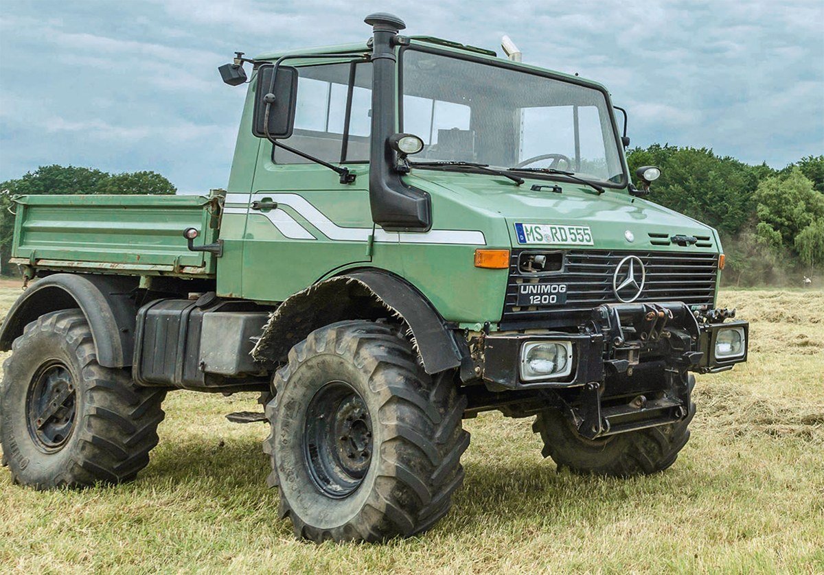 MercedesBenz Unimog U1200 vs U400 Profi