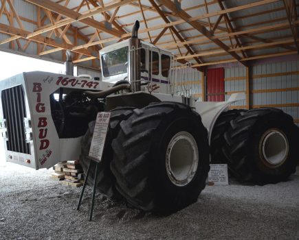 big bud 747, big metal, most powerful tractor,