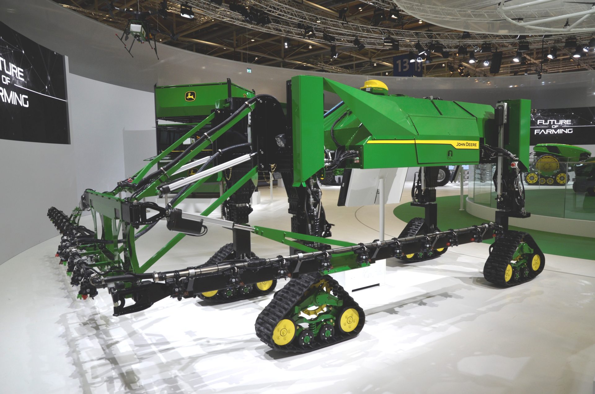 John Deere shows autonomous sprayers Profi