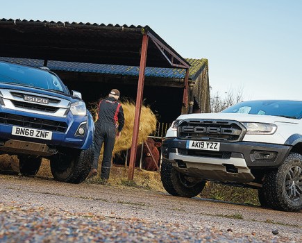 62-ford_raptor_vs_isuzu_arctic_truck_at35