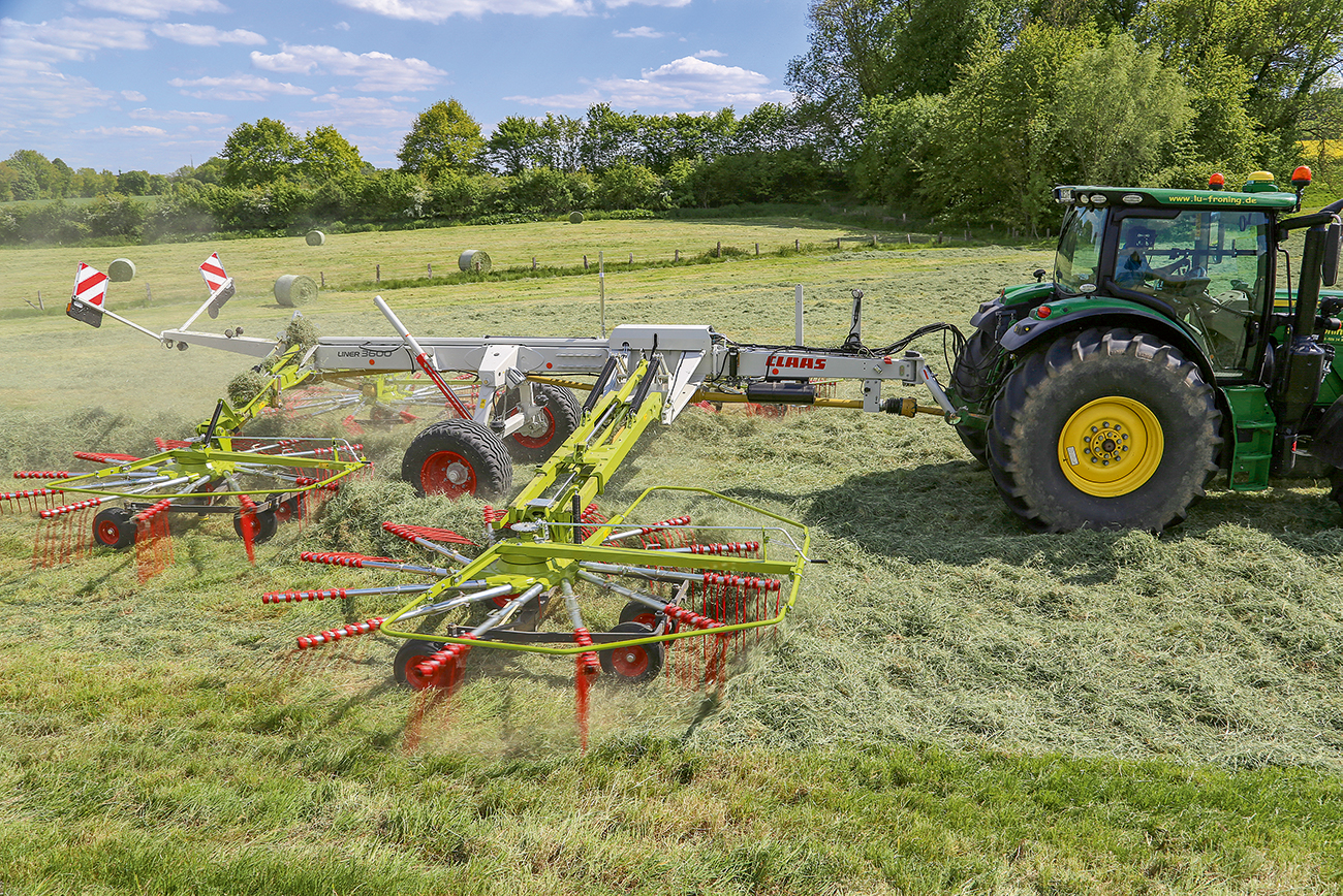 Claas Liner 3600 four-rotor rake: Simple yet efficient - Profi