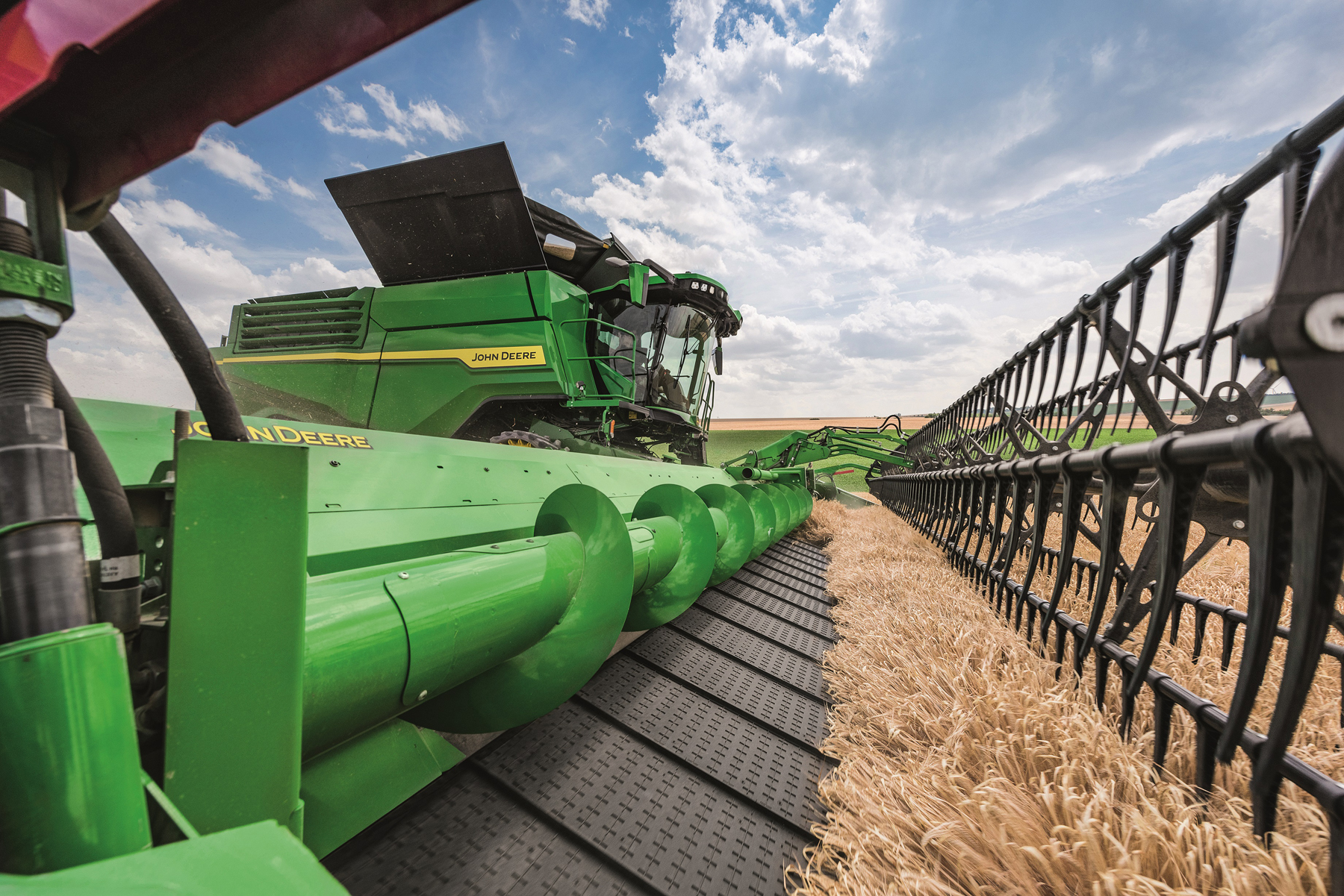 700hp for John Deere XSeries combine flagship Profi