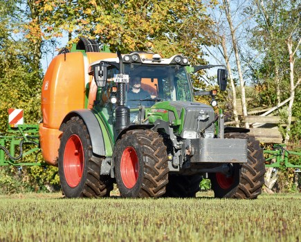 012-018_tt_fendt_211_s