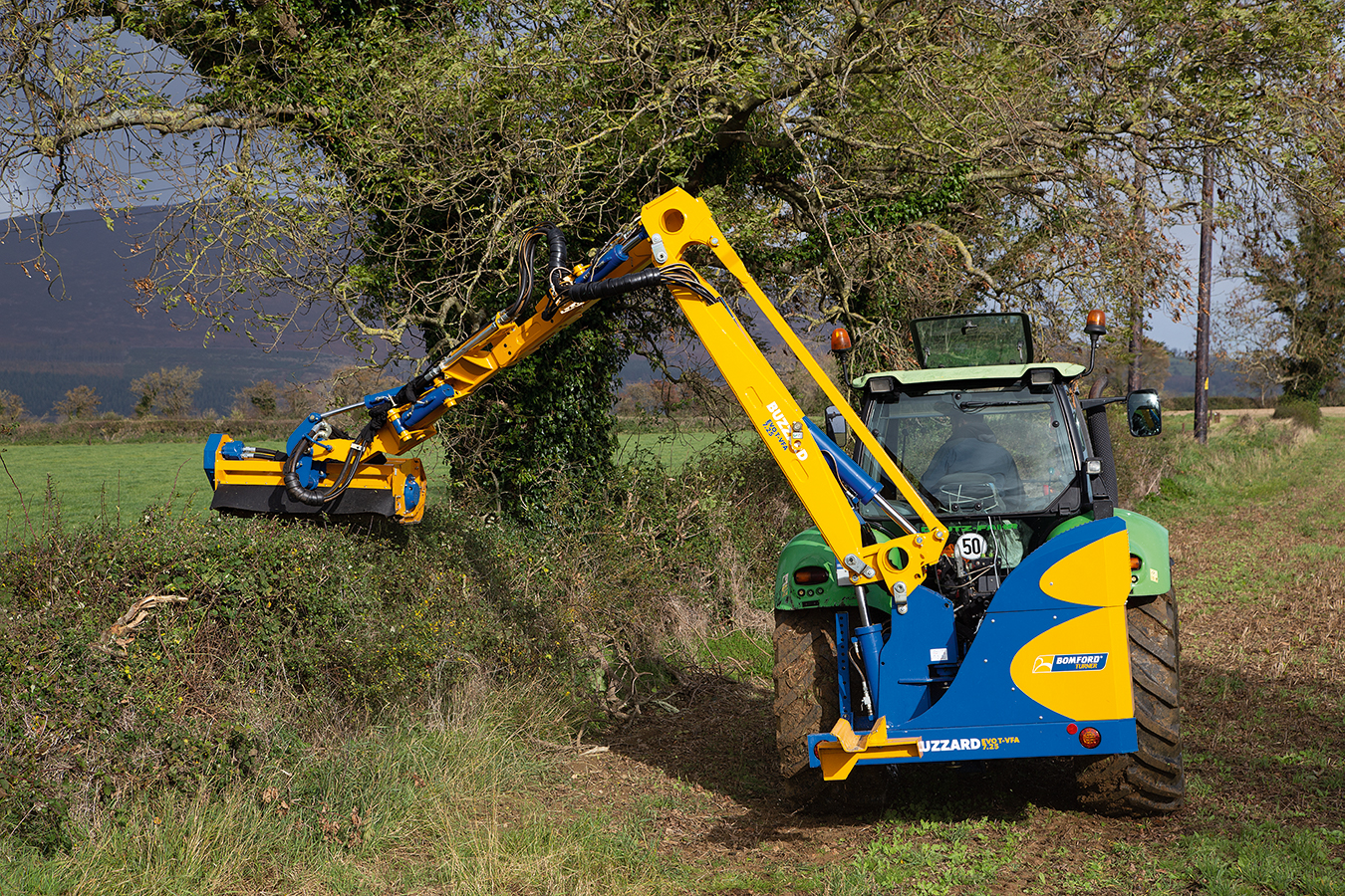 Bomford Turner Buzzard Evo TVFA 7.25 hedge cutter Fly alongside Profi