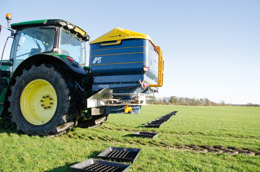 064-067_workshop_fertiliser_spreadign_testing