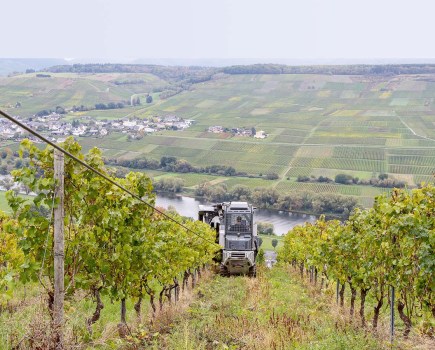 050-053_grape_harvester