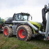 Making £525k plus commission (that was capped at £10k!), the 2020, 1,471-hour Xerion 5000 complete with Kaweco 28m3 gooseneck slurry tanker with front mounted loading arm. The impressive spec sheet included a 12m3/min pump, Vogelsang SwingMax 4 dribble bar, that could be operated at 24, 30, 32 and 36m, macerator, stone trap and turbo fill, auto lube for tanker. The Xerion’s 900/60 R42 Michelin rubber was connected to a central tyre inflation system while the tanker had the same size boots but Trelleborgs