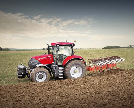 066-076_tractor_round-up