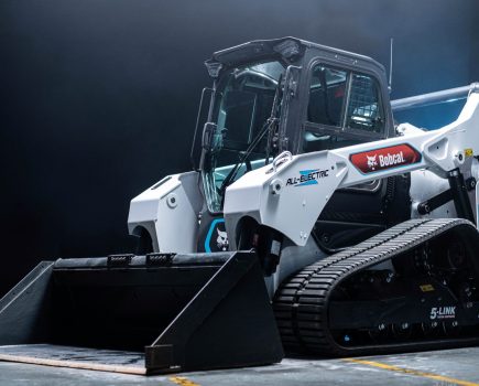 bobcat_t7x_compact_track_loader_pic2_red_002