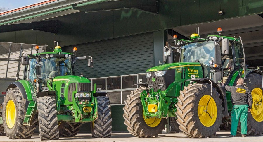 076-080_john_deere_-_compared