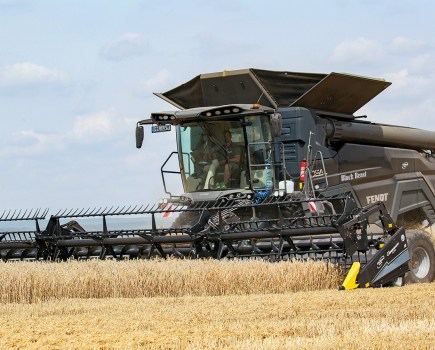026-031_agco_ideal_9t_combine