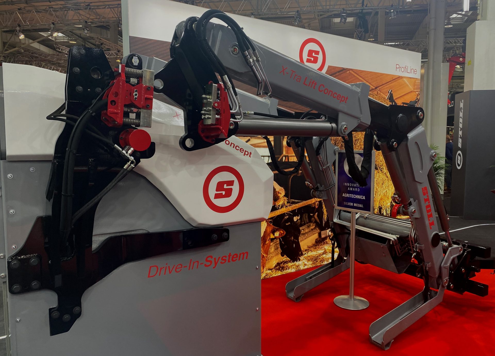 Stoll shows telescopic tractor loader boom Profi