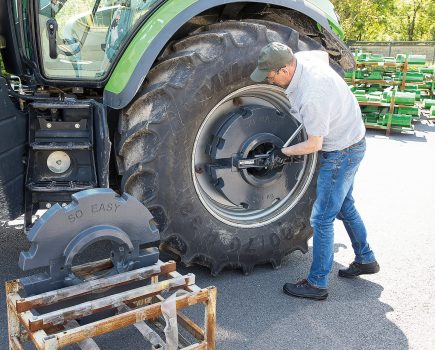 Deutz-Fahr AgroStar 8.31 tractor: American Deutz dinosaur - Profi