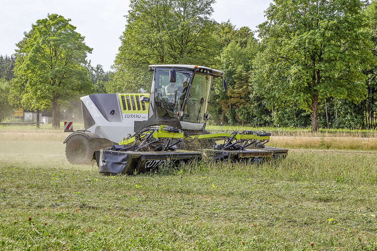 Fliegl Cutaro 1050 mower: Fliegl gives you wings