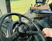 082-083_tech_-_agleader